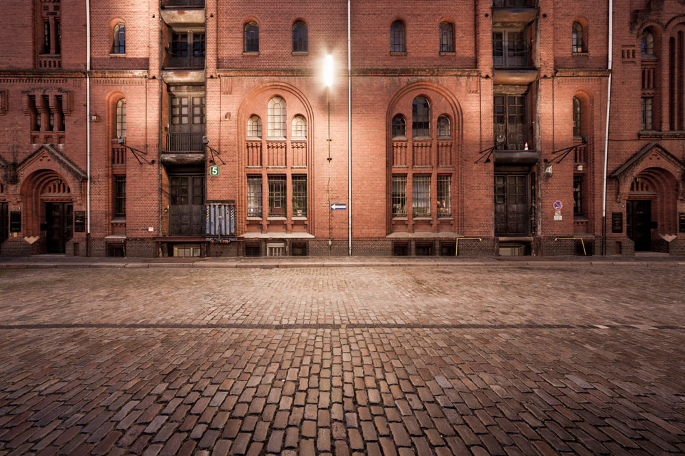 Ett äldre lagerhus i rött tegel