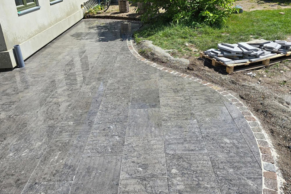 Plattläggning av en uteplats